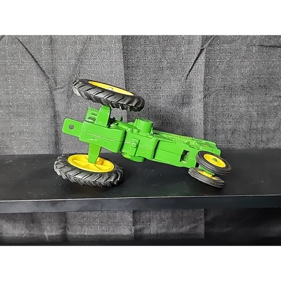 John Deere 1953 Model 70 Row Crop Farm Tractor 1/16 ERTL - Picture 5 of 5